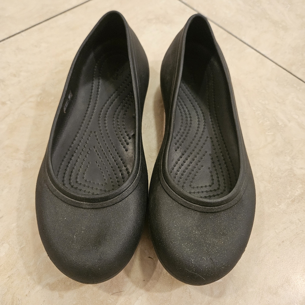 Women's CROCs slip resistant black ballet flats size 8 shoes